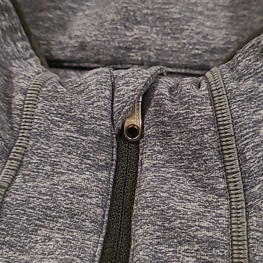 Lululemon 1/4 zip pullover w/thumbholes, Authentic!! - Picture 9 of 11